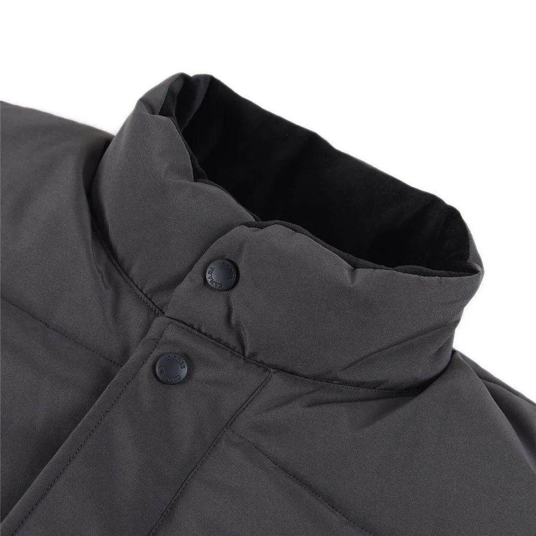 P360 Graphite Gray] Canada Goose Canada Goose#Freestyle Crew 4154M Men’s and Women’s Vest Down# ➖ Genuine synchronous anti-counterfeiting chip sensor! ➖ Imported Behringer embroidery machine to customize 10,000-needle embroidery logo! ➖ Imported 21-count polyester-cotton blended original fabric, using Feather-Light 10D waterproof coating fabric, made of 84.5% polyester fiber and 15.5% cotton, 100% the best feel in the entire network! ➖ The genuine official website uses the national standard 80 white duck down, and will never be misled by false claims such as 90 down or goose down! ➖ 100% nylon nylon lining with double double-layer sealing design to prevent velvet from running away. Top-grade polar fleece is used in the collar and pockets to keep warm and comfortable! ➖ Yoshida YKK provides original custom-made electroplated sliders. YKK two-way lockable zippers are tight and smooth and will not peel off paint! ➖ 3M composite original Velcro is durable, and all accessories and hardware are disassembled and customized! ⛔No slander, no exaggeration, no need for too much copywriting, because it is focused, it is professional!  SIZE: XS S M L XL XXL